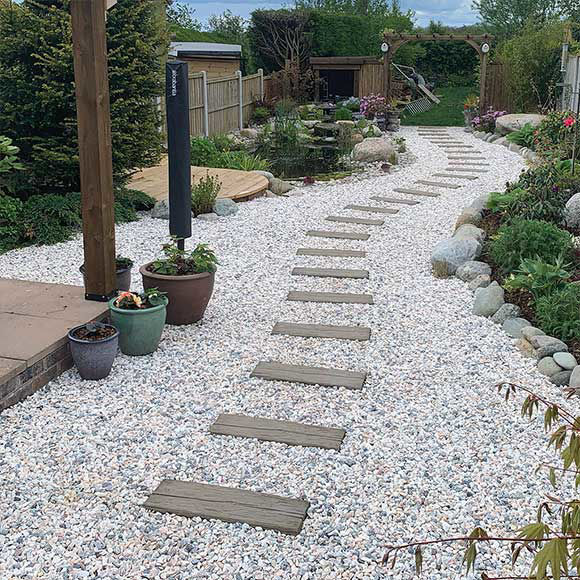 Flamingo Chippings Garden Gravel Stones pathway